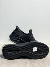 Lataa kuva Galleria-katseluun, Skechers Mustat Slip-Ins Lenkkarit