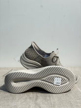 Lataa kuva Galleria-katseluun, Skechers Beige Slip-Ins Lenkkarit