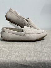Lataa kuva Galleria-katseluun, Remonte loafer beige