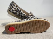 Lataa kuva Galleria-katseluun, Tamaris leopardi loafer beige